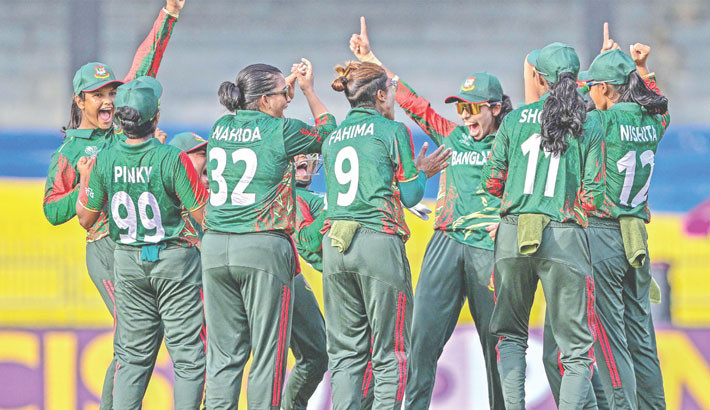 Tigresses stun Pakistan to start strong