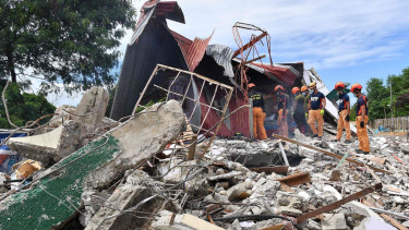 Death toll from Philippine quake climbs to 72