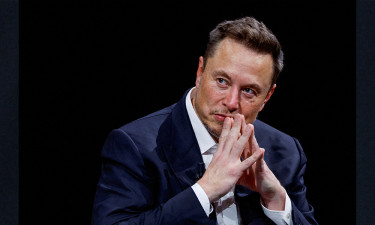 Musk becomes first person to hit $500b net worth
