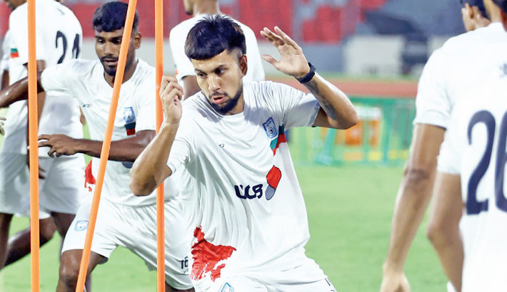 Defender Tariq Kazi in Bangladesh's training session at the National Stadium on Thursday.   -  BFF PHOTO