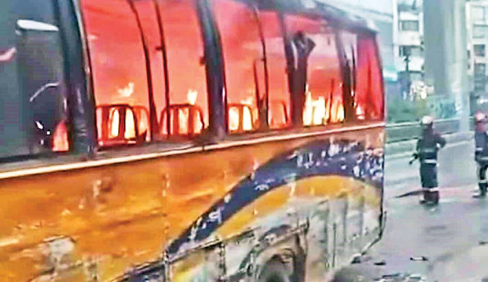 Miscreants open fire, set bus ablaze in Mirpur