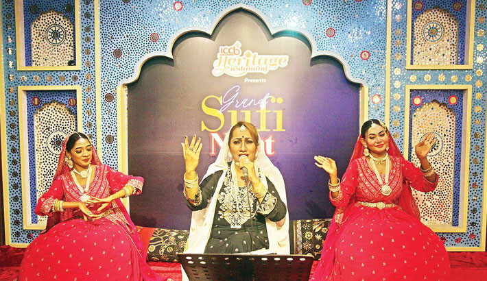 Singer Farida Akter Popy performs with her dance team during the Grand Sufi Night held at ICCB Heritage Restaurant in the capital on Friday. 	-NAZMUL ISLAM