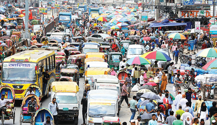Overflowing footpaths, makeshift markets and vehicle stands occupy nearly half of busy Mazar Road in Mirpur 1, bringing traffic to a standstill and frustrating commuters. The snap was taken on Friday. 	-REAZ AHMED SUMON