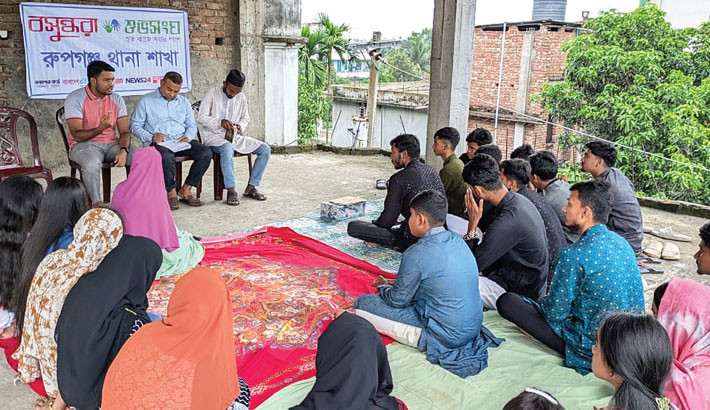 Enthusiastic youth flock to career workshop