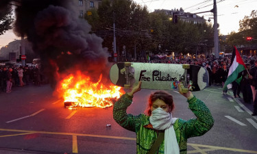 Police use tear gas and water cannons on Gaza protest in Geneva