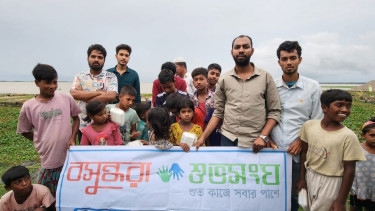 Shuvosangho distributes food to underprivileged kids in Bhola