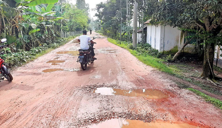Renovation of Nilphamari road remains stalled for four years