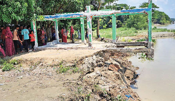 Riverbank erosion threatens homes, farmlands in Narail