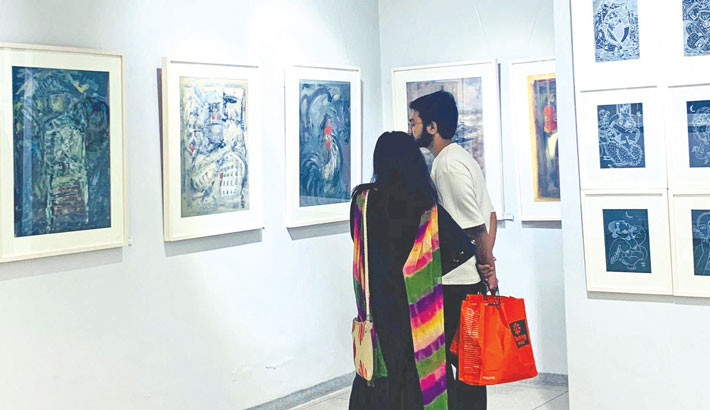Audience admire at an art exhibition titled ‘On the horizon’ by artist Trivedi Gupu on the Galleri Kaya premises in the capital’s Uttara area on Friday after inaugural ceremony. The show will remain open to all everyday from 11:30am to 7:30pm till 14 October.
