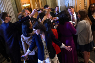 Bid to end shutdown fails again; Trump freezes aid to Chicago