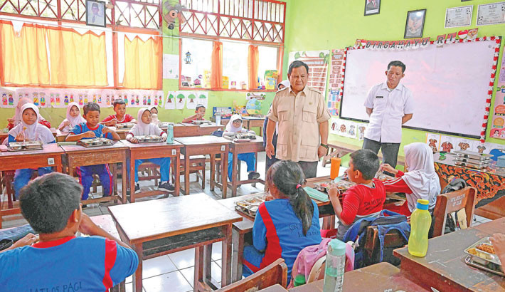 Indonesia free meals programme under fire after thousands sickened