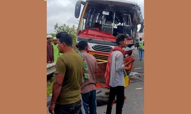 One killed as bus rams another bus on Mawa Expressway