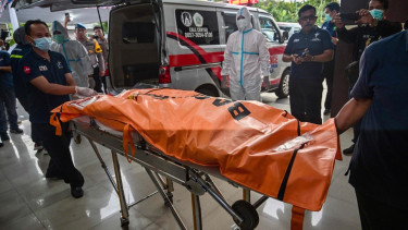 Death toll from Indonesia school collapse rises to 37