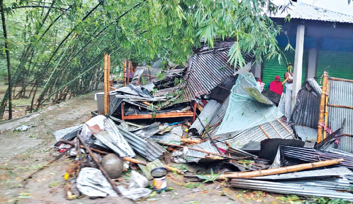 Over 1,000 families homeless after storm hits Rangpur, Nilphamari