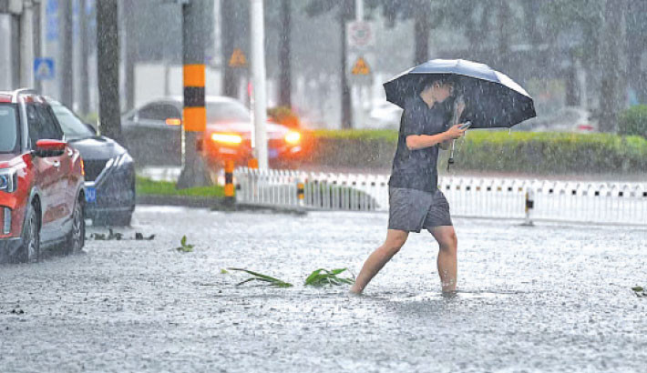 Thousands evacuated as Typhoon Matmo lashes southern China