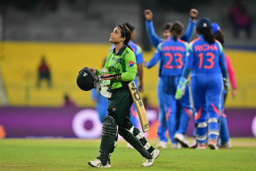 India crushes Pakistan by 88 runs amid handshake snub