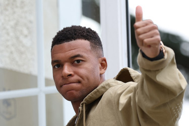 Mbappe to have 'small niggle' examined at France camp: Deschamps