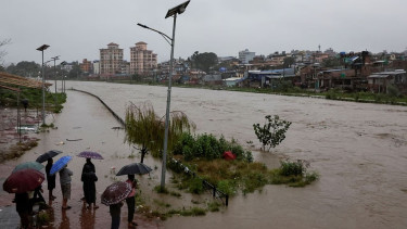 Rescuers scramble to deliver aid after deadly Nepal, India floods