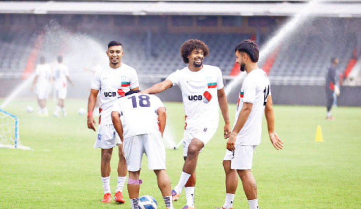 Hamza brings energy to camp despite long journey