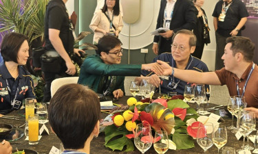 Lutfey Siddiqi holds bilateral talks with Singapore ministers