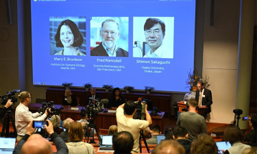 Unreachable Nobel winner hiking 'off the grid'