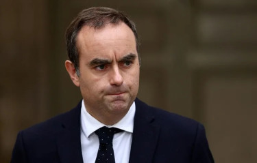 French PM in final effort to salvage cabinet