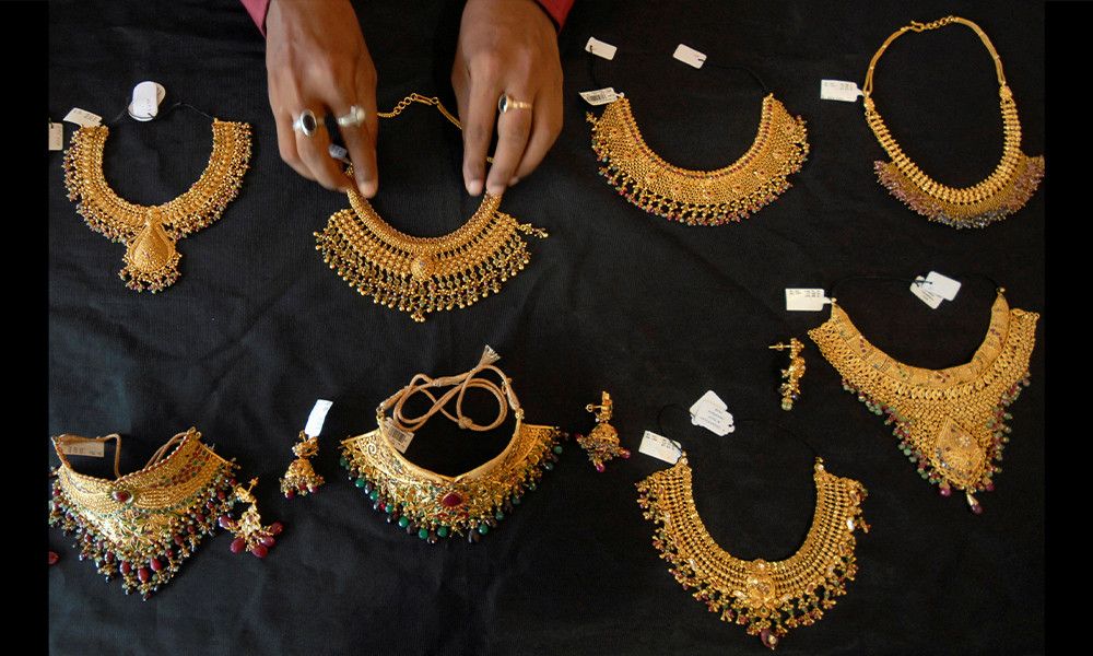 Global gold price hits record high, crosses $4,000 for first time