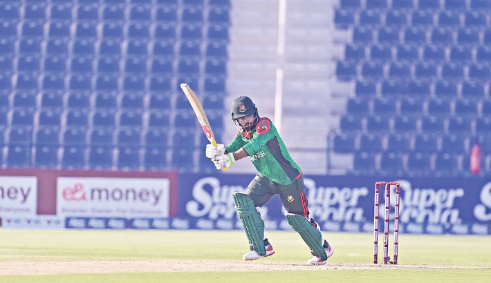 Bangladesh bundled out for 221 after late collapse