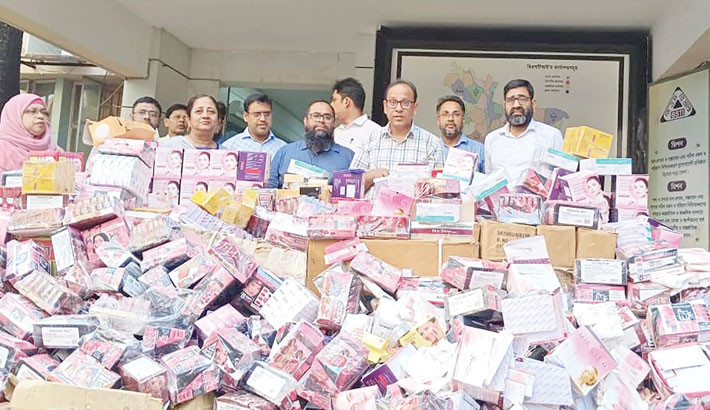 A BSTI mobile court seizes a large cache of counterfeit cosmetics from across the capital on Wednesday. Laboratory tests of the seized cosmetics revealed hydroquinone levels 2,500 times above the safe limit, a chemical linked to skin cancer and damage to the kidneys and liver. 	-BSTI PHOTO