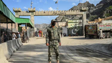 Islamist militants kill 11 Pakistani soldiers in ambush, sources say