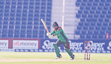 Bangladesh bundled out for 221 after late collapse