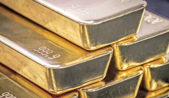 Gold tops $4,000 for first time as traders pile into safe haven