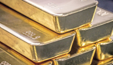 Gold tops $4,000 for first time as traders pile into safe haven