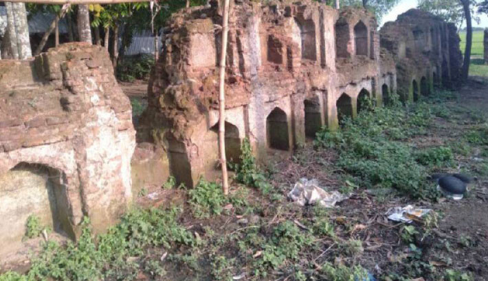Time and neglect erode Haoli Zamindar Bari’s legacy