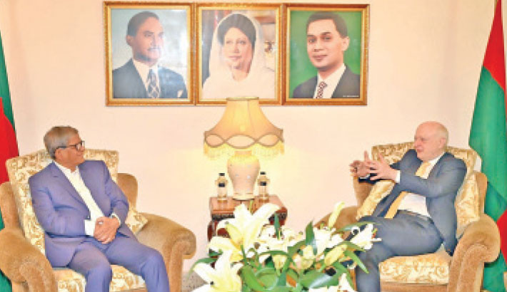 Newly appointed German Ambassador to Bangladesh Dr Rüdiger Lotz meets BNP Secretary General Mirza Fakhrul Islam Alamgir at the BNP Chairperson’s office in the capital’s Gulshan on Thursday. -Daily Sun PHOTO