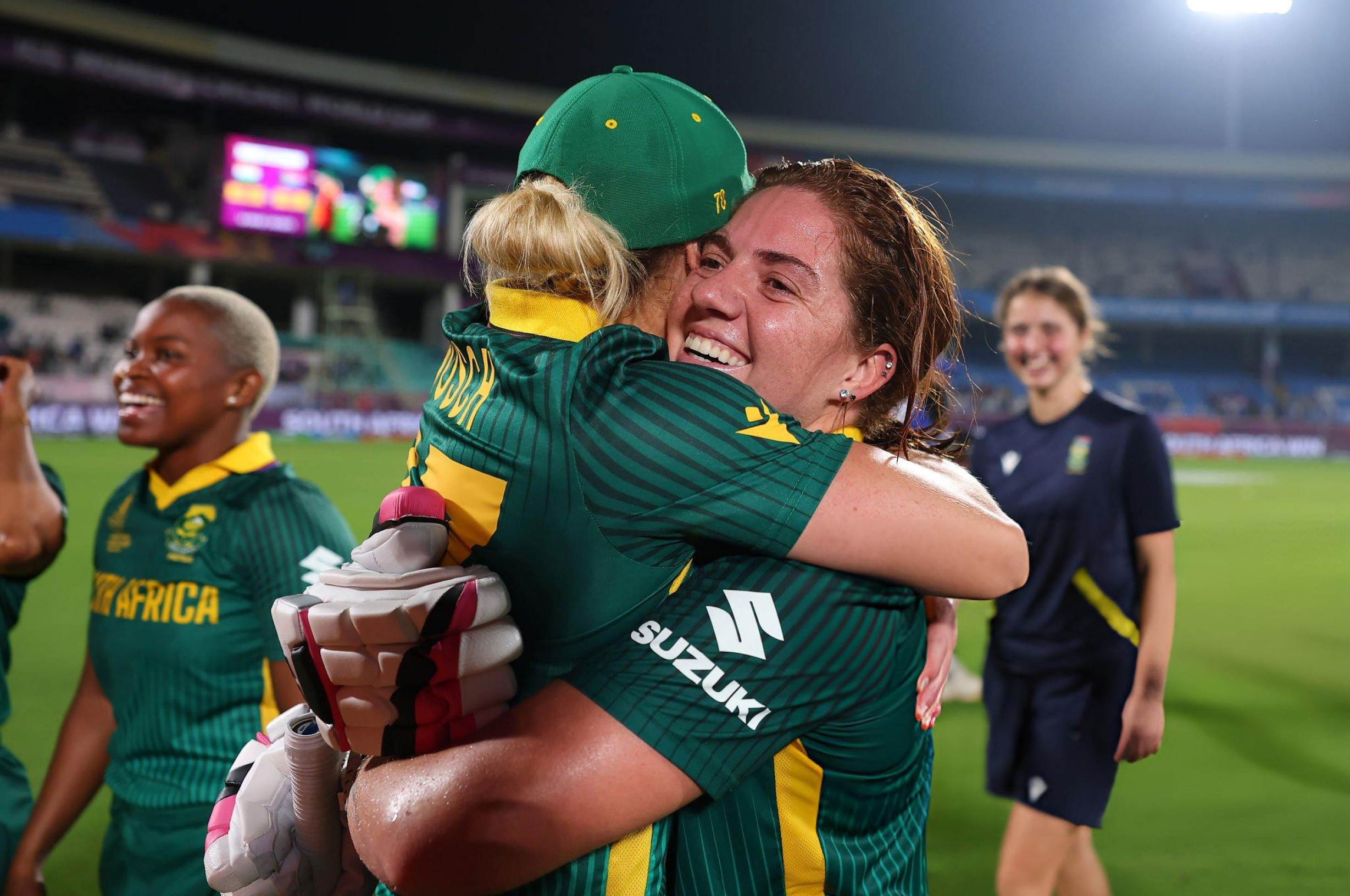 South Africa's De Klerk stuns India in thriller