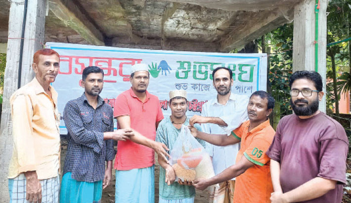Rickshaw-puller Mohiuddin gets food support