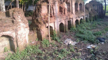 Time and neglect erode Haoli Zamindar Bari’s legacy