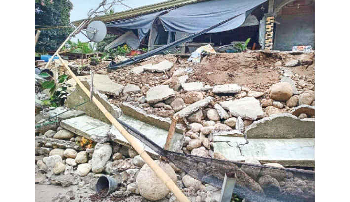 Six killed as major quake strikes southern Philippines