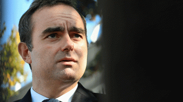 Reappointed French PM scrambles to form government