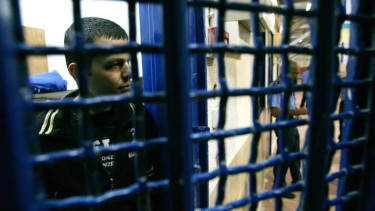 Palestinian prisoner slated for release attacks female prison guard