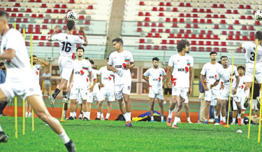 Bangladesh fight adversity
before crucial encounter