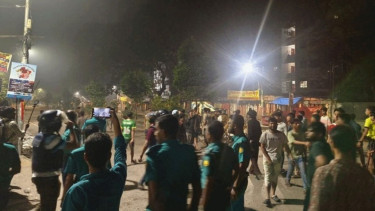 Late-night clash between DU, Dhaka College students