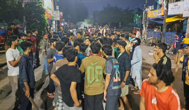 Students of DU, Dhaka College clash over setting up makeshift shop
