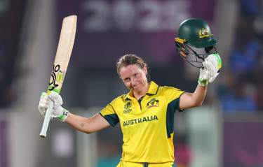 Healy's heroics power Australia to record-breaking chase against India