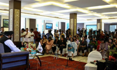 Taliban minister meets Indian female journalists after outrage