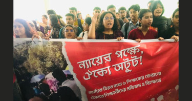 DU students protest return of suspended teachers