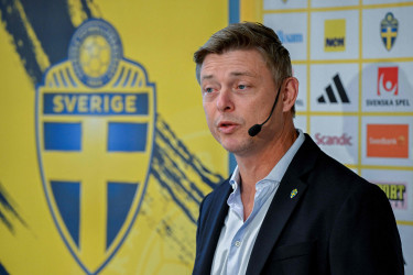 Sweden sack coach Tomasson after World Cup qualifying defeats