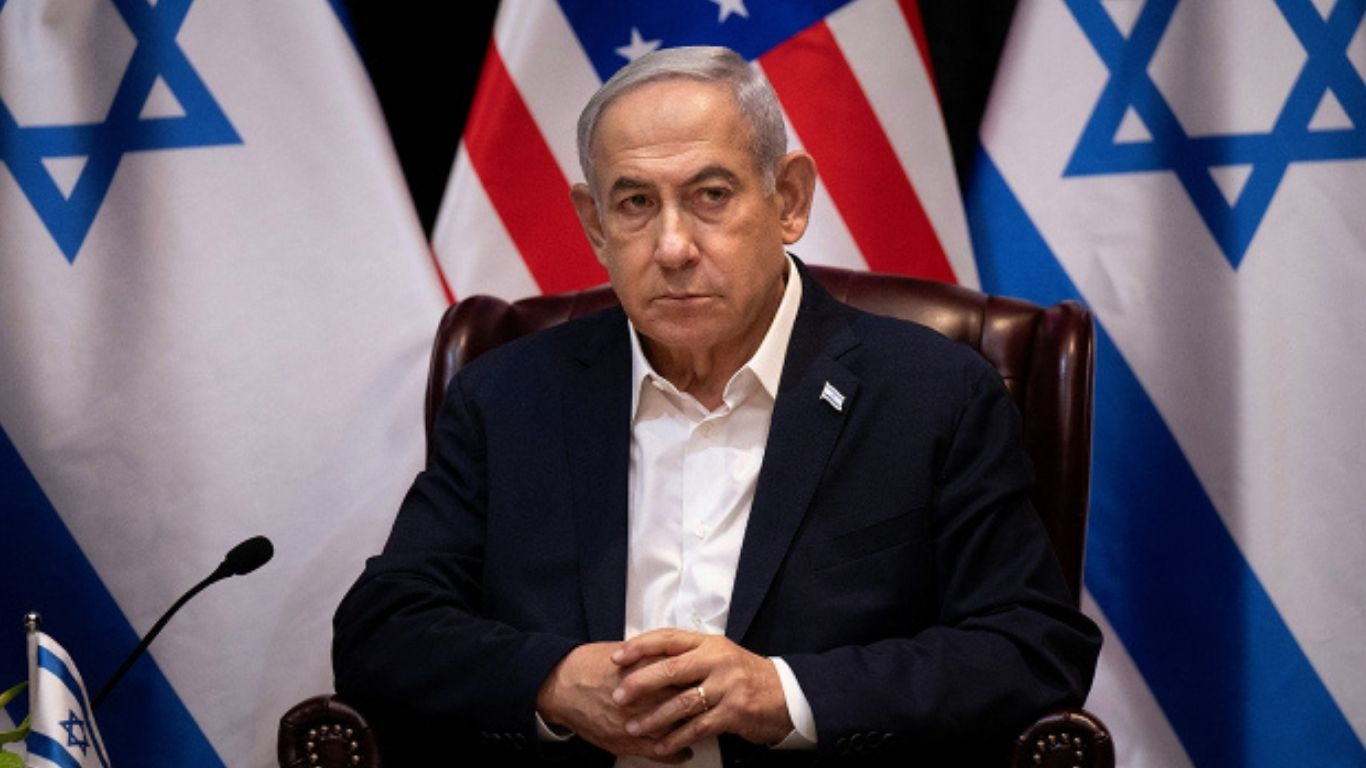 Netanyahu in court for graft trial appearance
