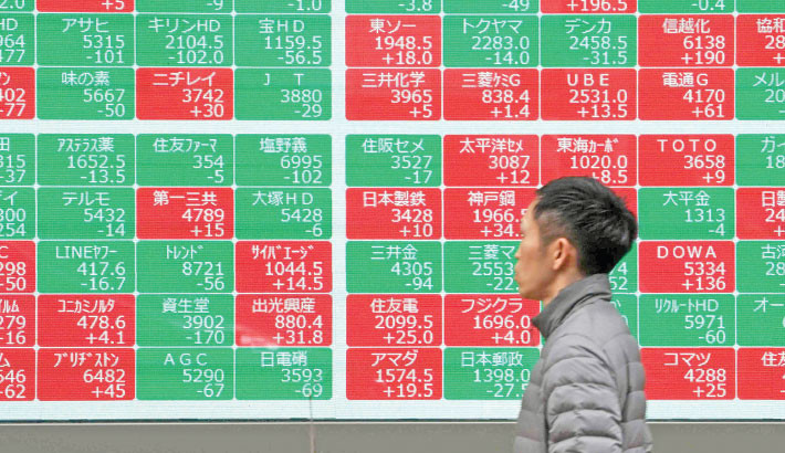 Markets rally, dollar weakens as Fed cut hopes trump trade war fears